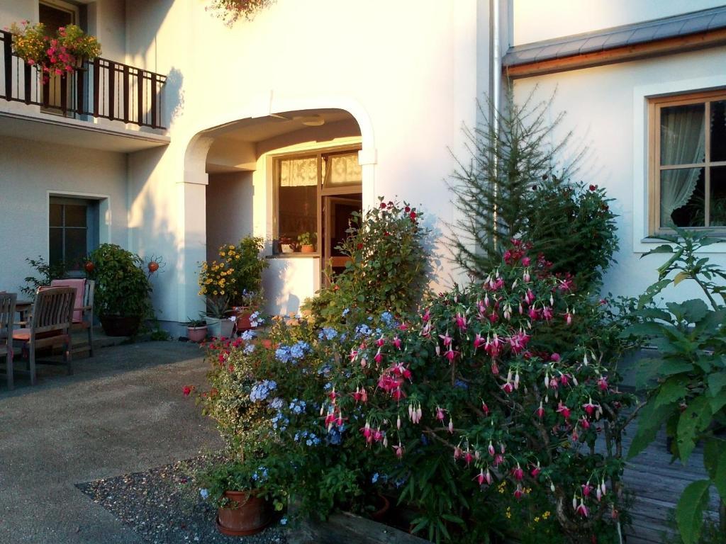 Mitschighof - Apartments Und Pension - Heidis-Welt, Mitschig Hermagor-Pressegger See Exterior photo